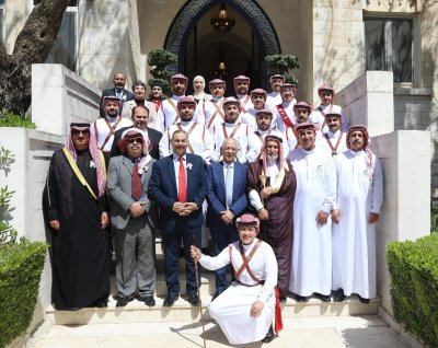  العيسوي خلال لقائه فعاليات مجتمع مدني وثقافية